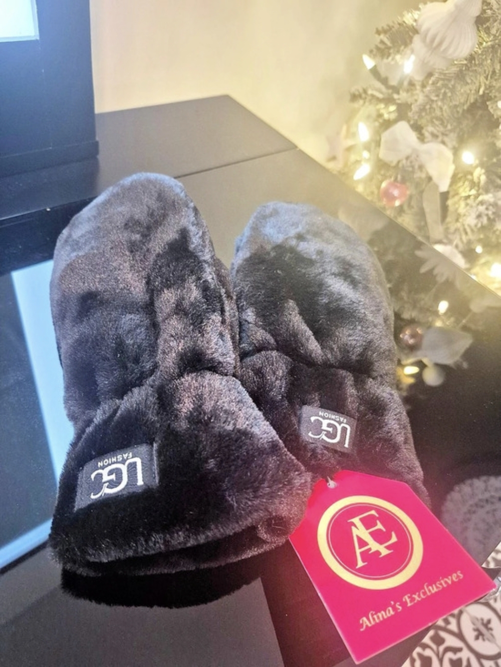 Alina's Exclusives LGC Faux Fur Mittens Plush in Black NWT